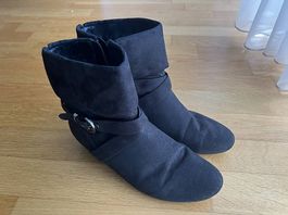 Schwarze Stiefeletten