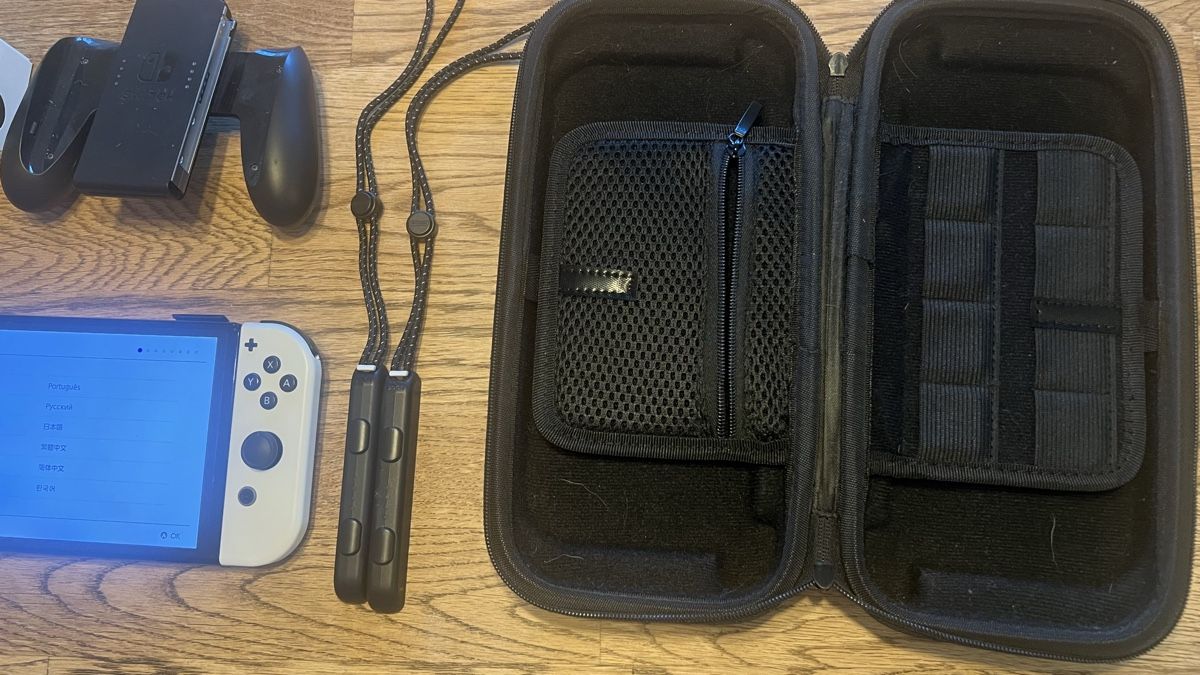 Nintendo Consoles: Nintendo Switch OLED mit Zubehör  – D'occasion à Lauerz par Zauberwald87 2