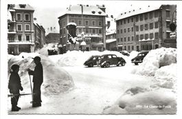 La Chaux-de-Fonds (NE) voitures en hiver - Brasserie um 1950