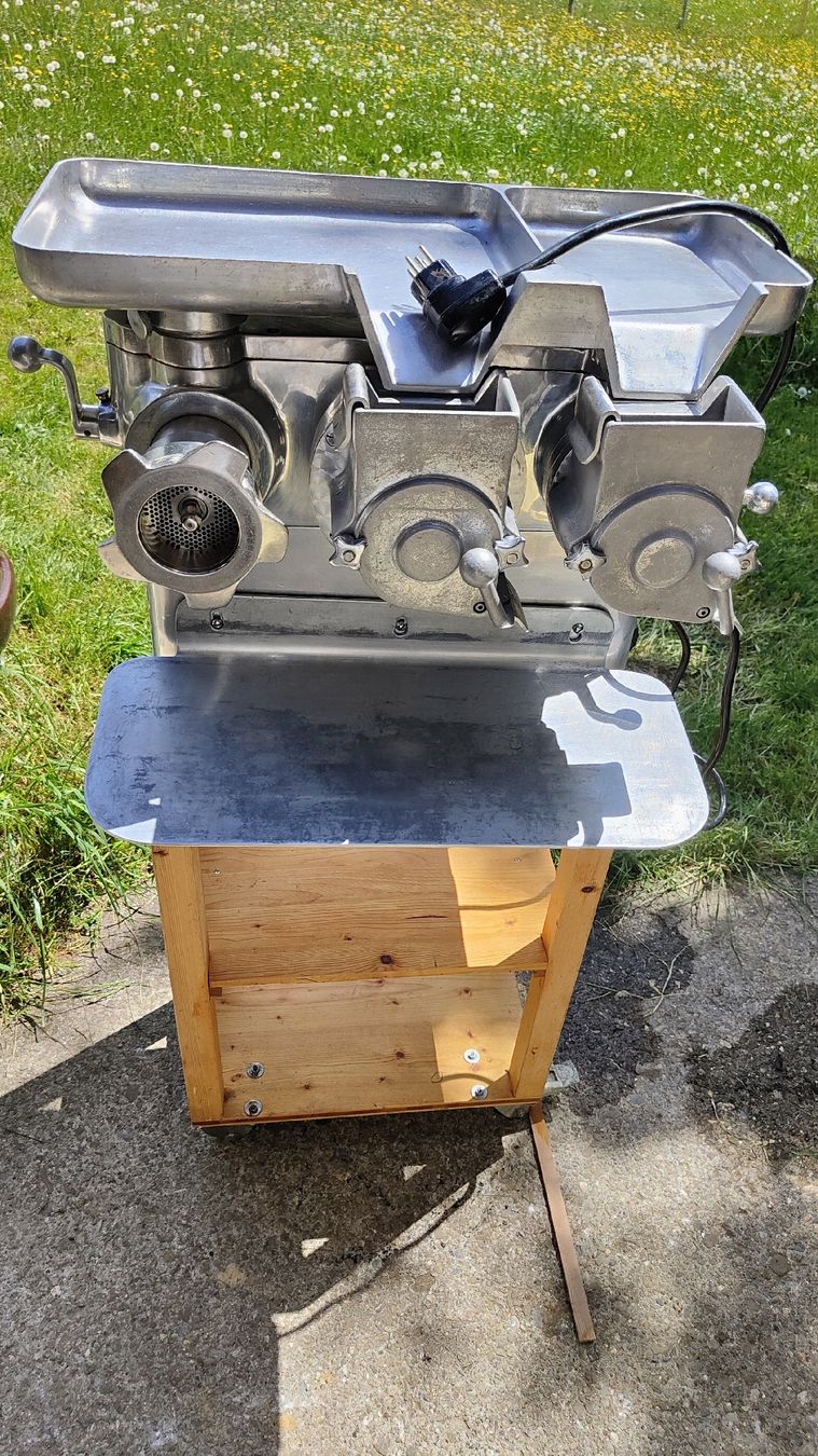 Tutte le macchine: Fleischwolf Drilling Brunner  – Usato da Aeschiried venduto da Beo02