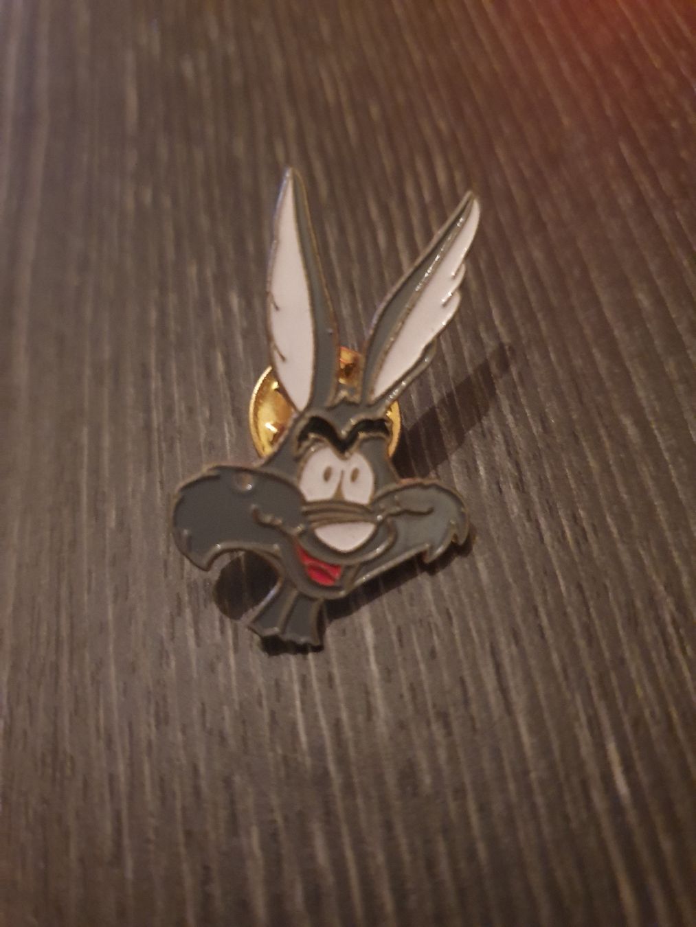 Placchette & Badge: Pin Coyote – Usato da Thun venduto da Kissthis