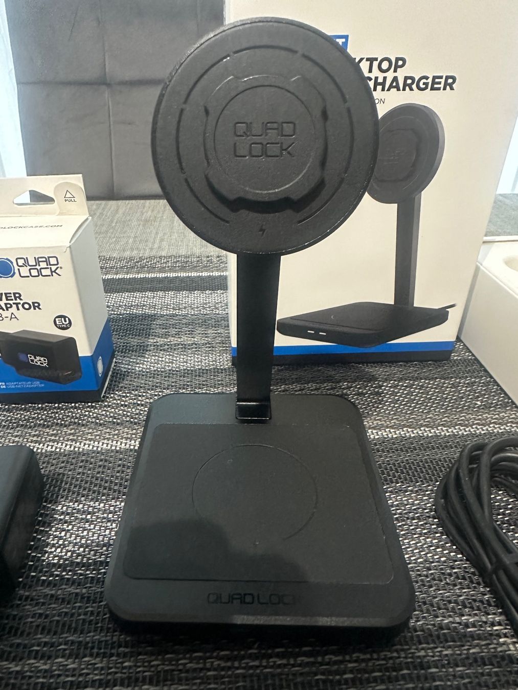 Quad Lock Ladegeräte: Quad Lock Dual Desktop Charger inkl. Power Adaptor – Gebraucht aus Gossau (ZH) von DSCapeta
