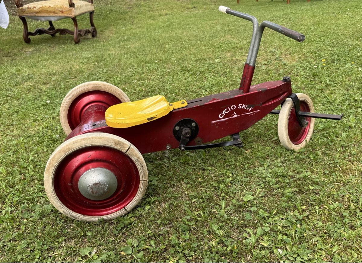 Giocattoli:  "Cyclo Skiff" – Usato da Les Bayards venduto da aout 1
