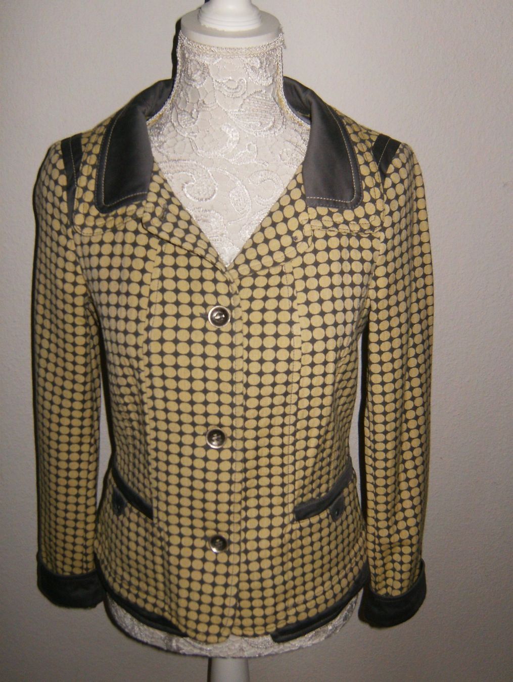 Biba Giacche: Jacke BIBA Grösse 34/36 – Usato da Buchs ZH venduto da Eshine
