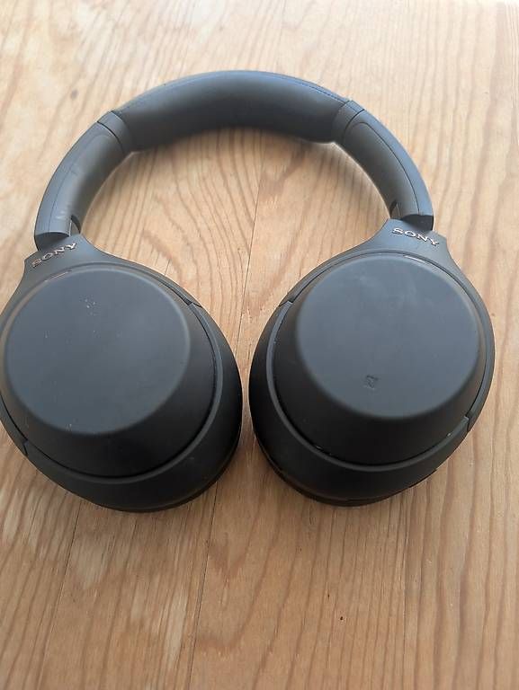 Sony Cuffie: Sony WH-1000XM4 Wireless NoiseCancelling Kopfhörer Bluetooth – Usato da Unterengstringen venduto da Roeschn