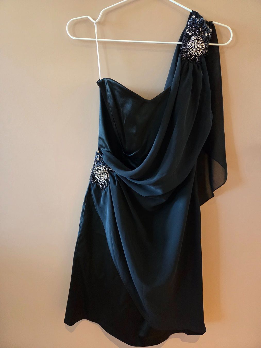 Vestiti: Cocktailkleid mit Strassapplikation – Nuovo e nell'imballaggio originale da Emmen venduto da GrabandGo