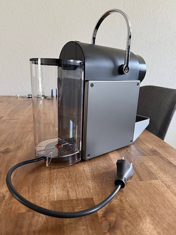 Macchine per caffè & Macchine per espresso: Krups Nespresso Pixie Titanium Restgarantie in top Zustand – Usato da Oberhasli venduto da the.duchess.16 1