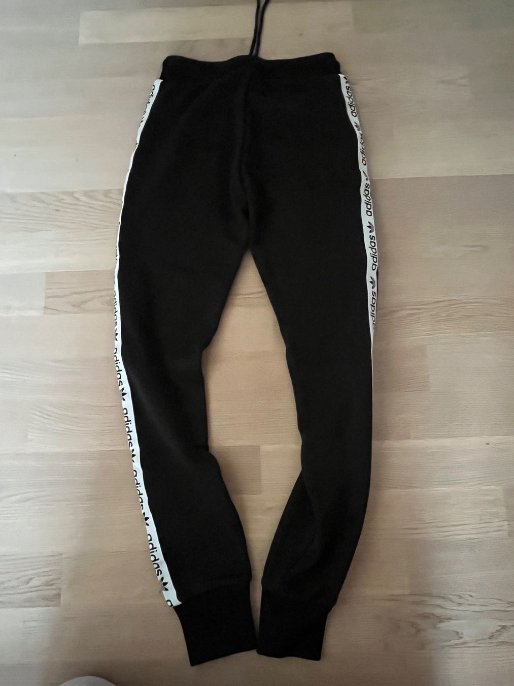 Pantaloni: Adidas Trainer Jogginghose – Usato da Dietikon venduto da Pmoebi 4