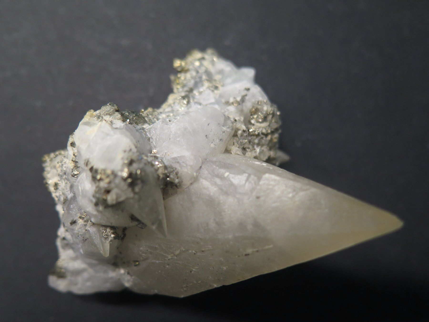 Minerali & Pietre curative: Calcit mit Pyrit von Peru ca. 248 gr. – Usato da Schaffhausen venduto da Yamakana51L8736OQ8 3