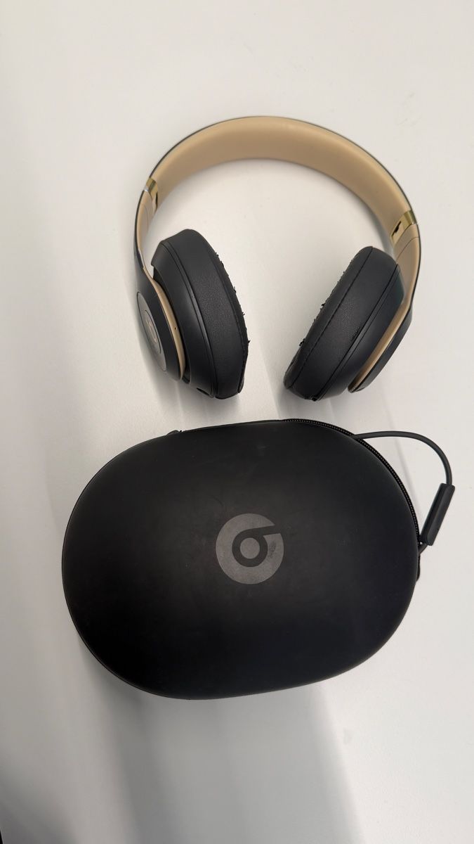 Beats Kopfhörer: Beats Studio 3 Kopfhörer mit Case – Gebraucht aus Ueberstorf von amiraschaller