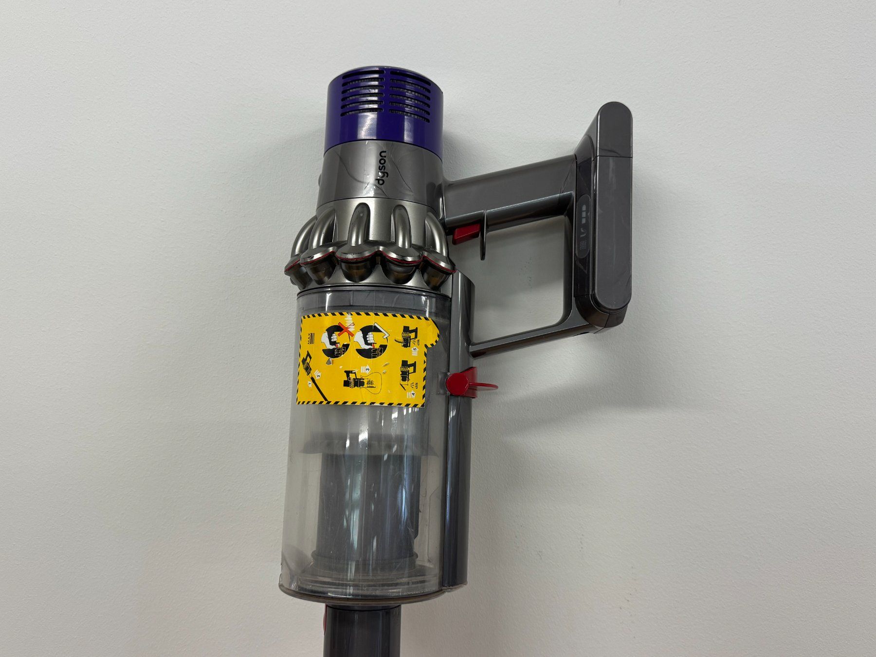 Dyson Aspirapolveri & Accessori: Dyson Cyclone V10 absolute Akku Staubsauger – Usato da Ebmatingen venduto da Revivetrade 3