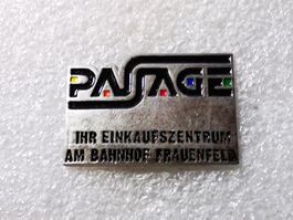 Ansteckpin 50: Passage