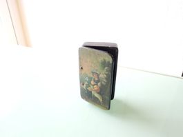 Très antique boite peinte 