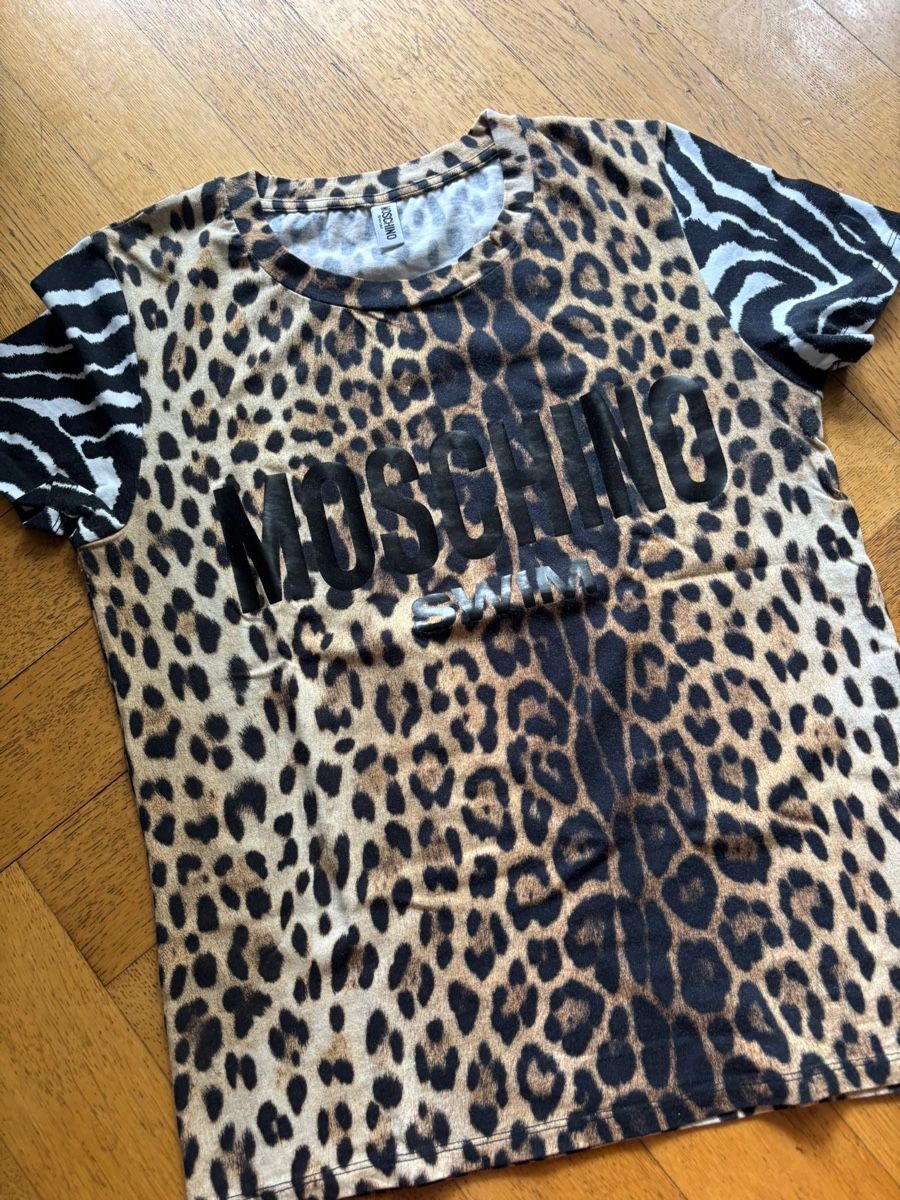 Moschino T-shirt: T-shirt Moschino – Usato da Genève venduto da car_7lsr