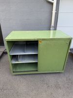 Metallschrank Lista grün mit Schiebetür gebrauchter Zustand