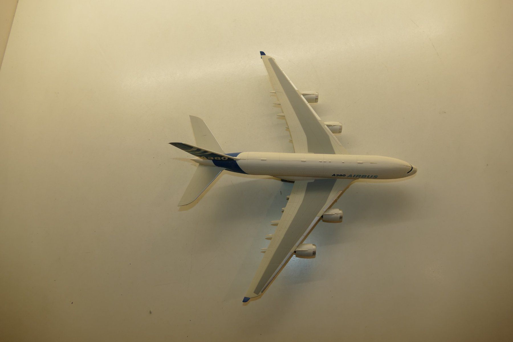 Kit di modellismo & Modellini statici: Flugzeugmodell: Airbus A380 blau/weiss – Usato da Niederhasli venduto da rail-duerst 4