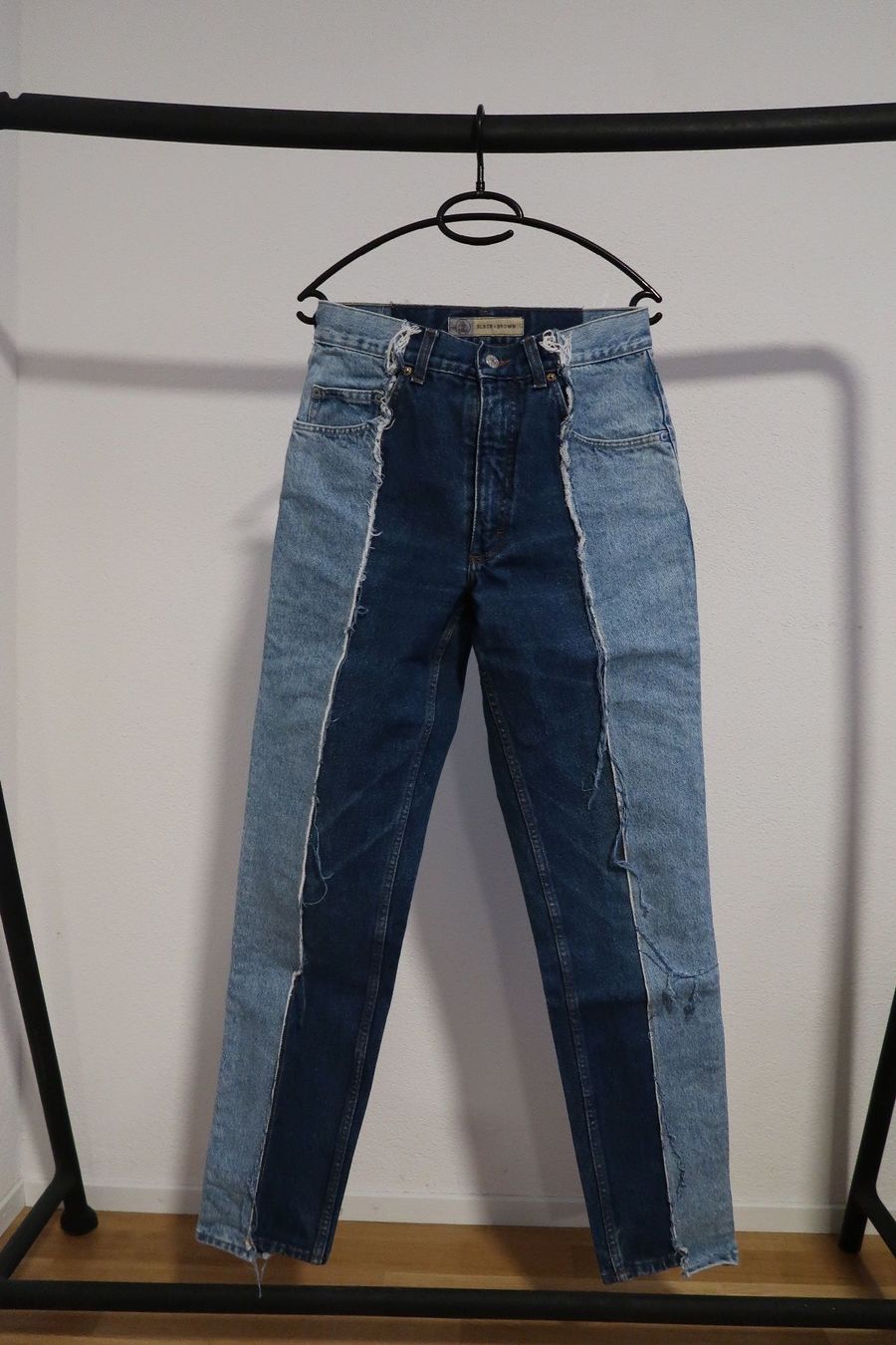 Jeans: Designer Jeans zweifarbig – Patchwork Denim, Statement Piece – Nuovo (secondo la descrizione) da Vogelsang AG venduto da ilk_7bqb