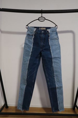 Designer Jeans zweifarbig – Patchwork Denim, Statement Piece
