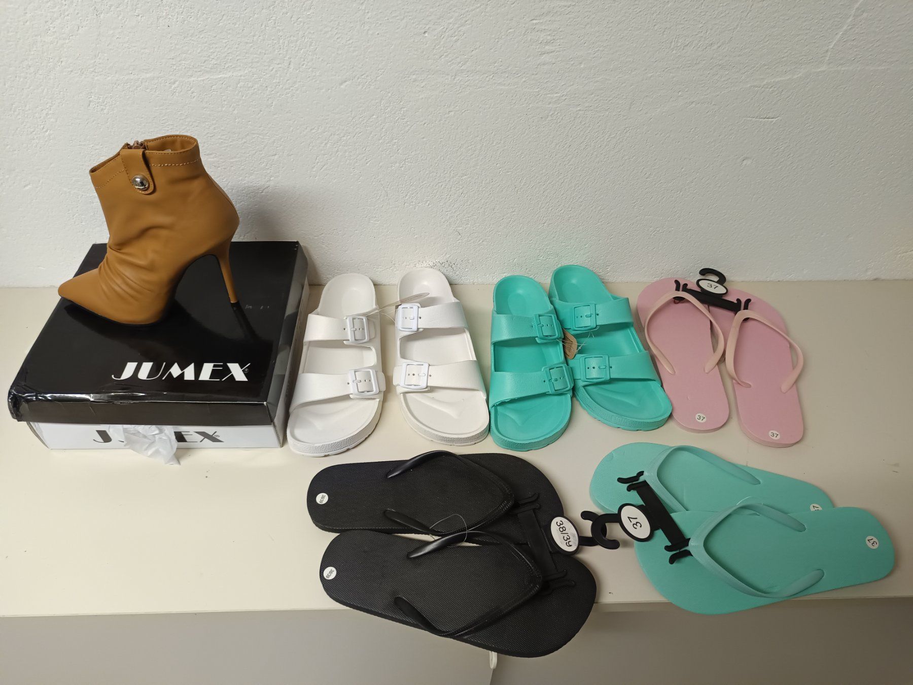 Scarpe da donna: 6 paar neue Schuhe – Nuovo e nell'imballaggio originale da Rüthi (Rheintal) venduto da Balty