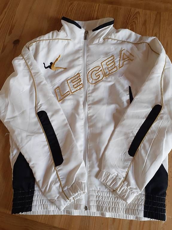 Jacken: LEGEA Sportjäckli XS – Gebraucht aus Brittnau von Gismo2012