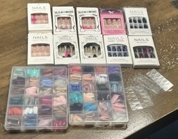 Künstliche Nägel Set / Konvolut