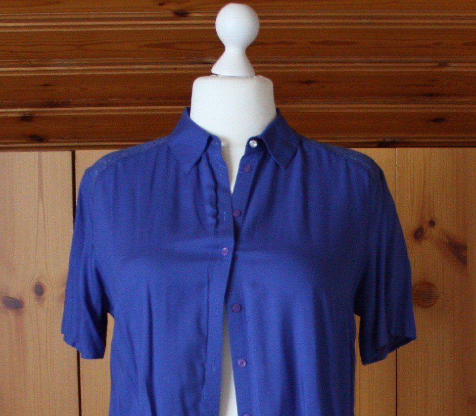 Camicette: Bluse Kurzarm CH. VÖGELE blau Gr. L – Usato da Flüelen venduto da Diversicum-Curvy 1