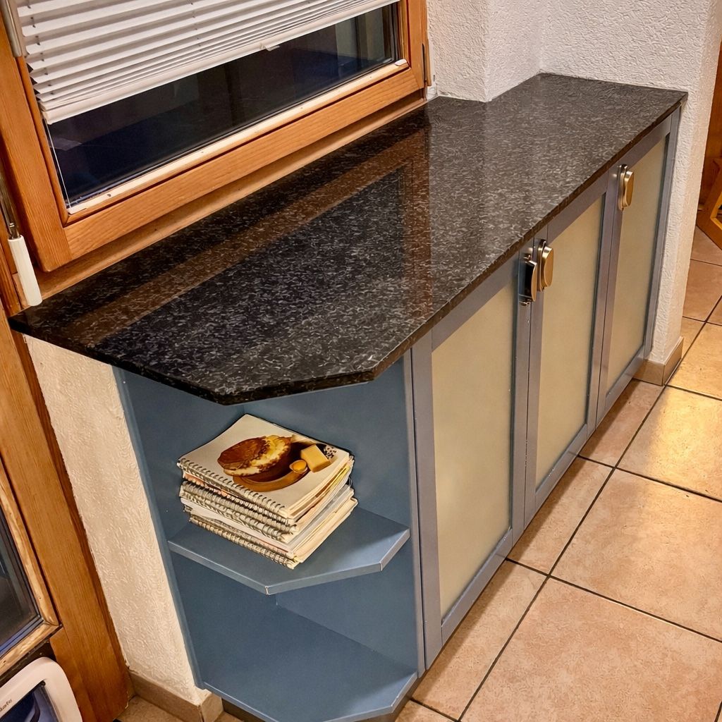 Cucine complete: Schöner Küchenschrank mit Granitplatte – Usato da Gysenstein venduto da Ambi89