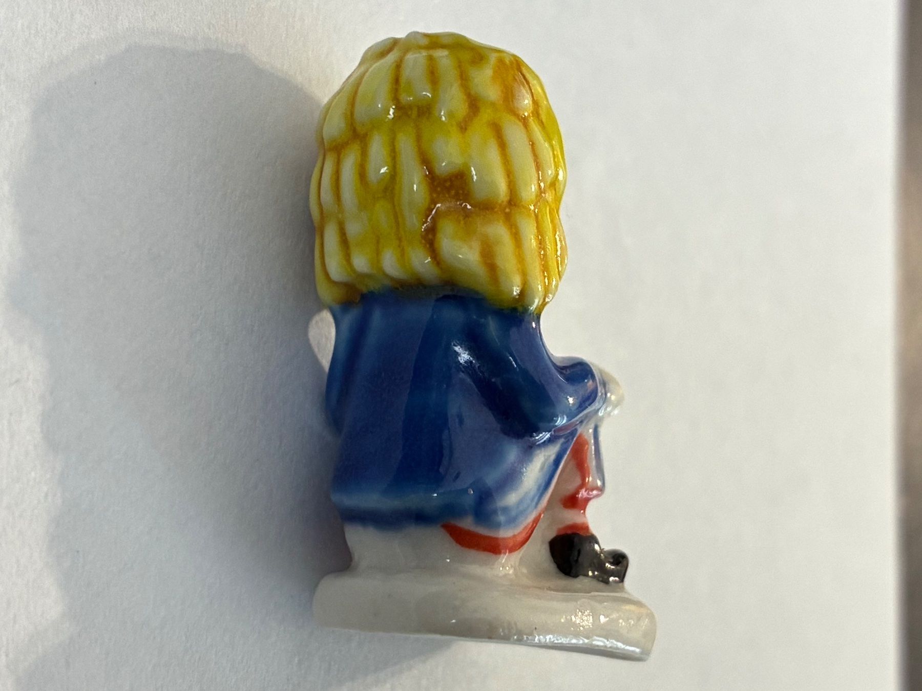 Statuette: Kübler-Figürli 1b, Waggis sitzend – Usato da Riehen venduto da freestyle_buttons 1
