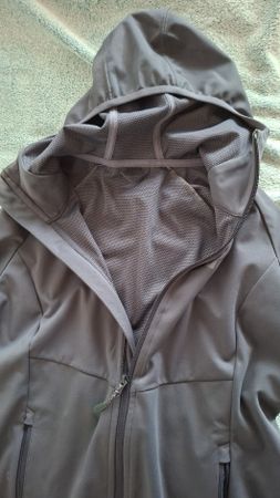 Jack Wolfskin Softshelljacke mit Kapuze Grösse 36 neuwertig
