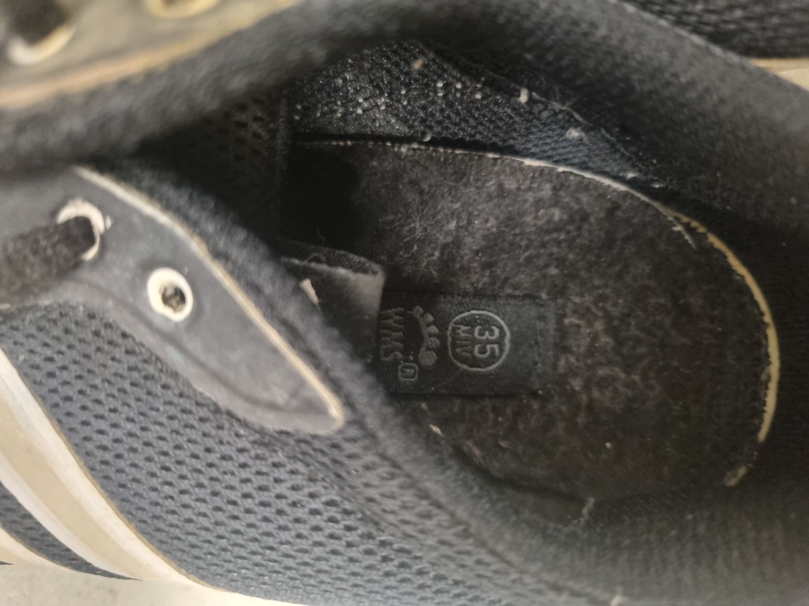 Adidas Scarpe da uomo: Adidas Leichtathletik Schuhe Gr. 35 – Usato da Zürich venduto da Micpil 2