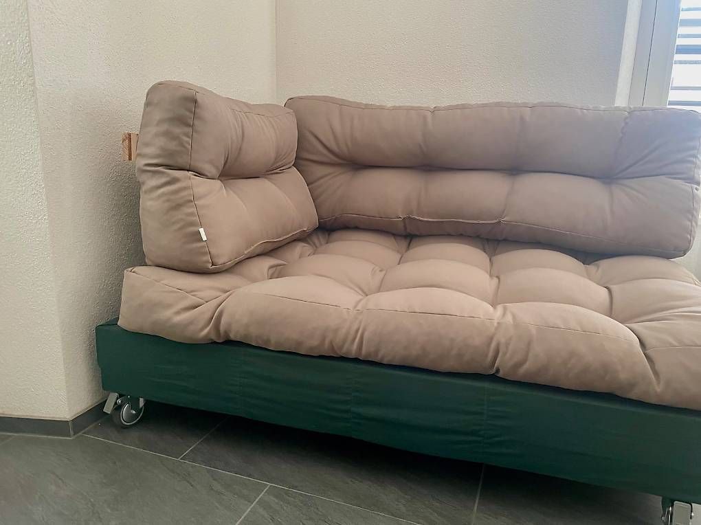 Sonstiges zum Lager & Transport: Palettensofa mit Möbelrollen – Gebraucht aus Sattel von moodymade 2