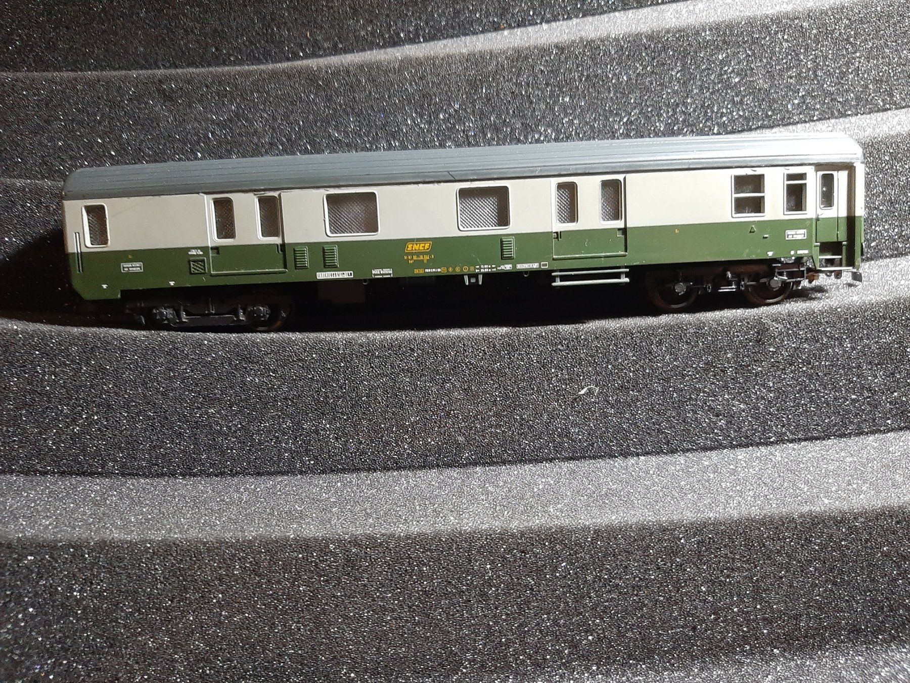 Lima Modellini di ferrovie: LIMA51 87 92-70 052-9 SNCF – Usato da Avully venduto da RIVALIS