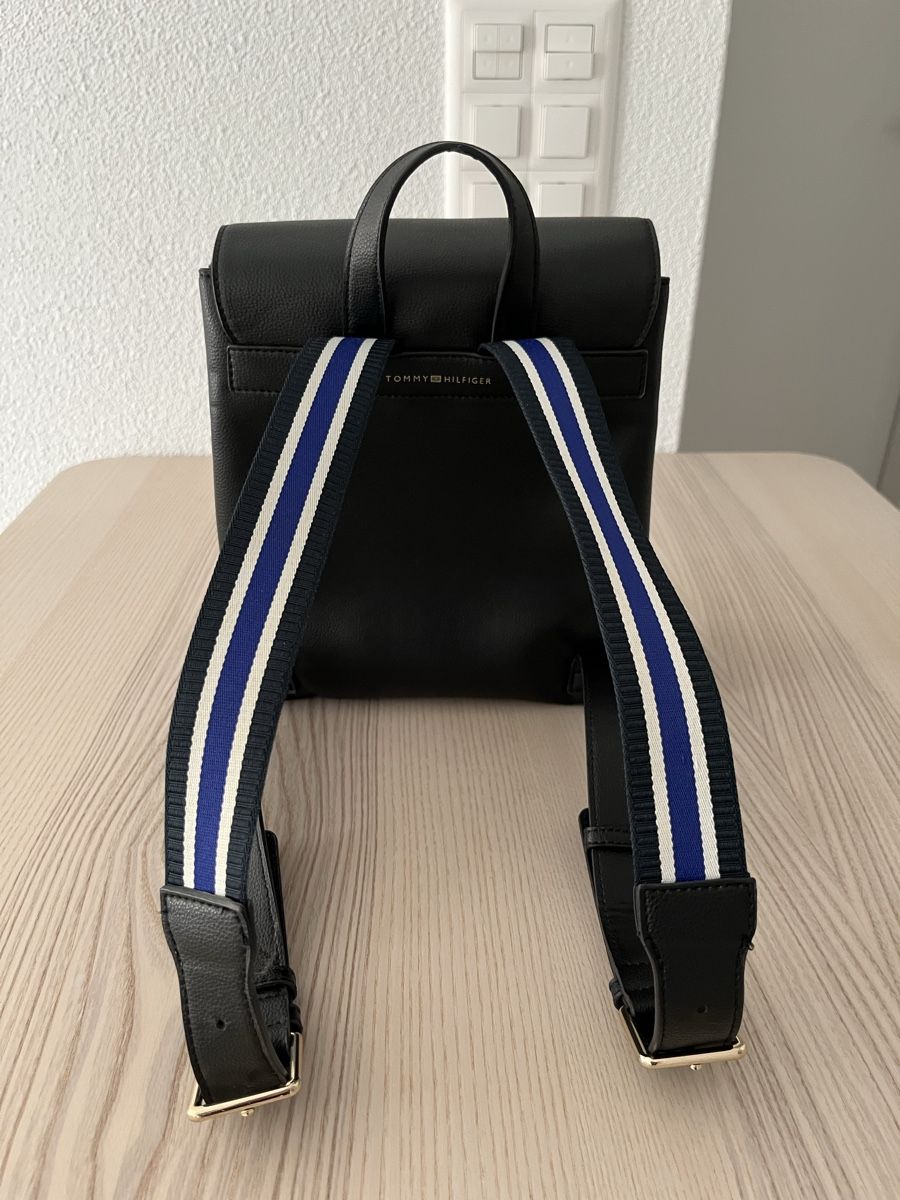 Tommy Hilfiger Zaini: Tommy Hilfiger | Black Backpack – Nuovo (secondo la descrizione) da Zürich venduto da ecracco 2
