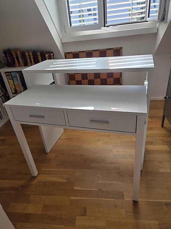 Bureaux: Schminktisch Schreibtisch Tisch – D'occasion à Elgg par Vlomarkt 2