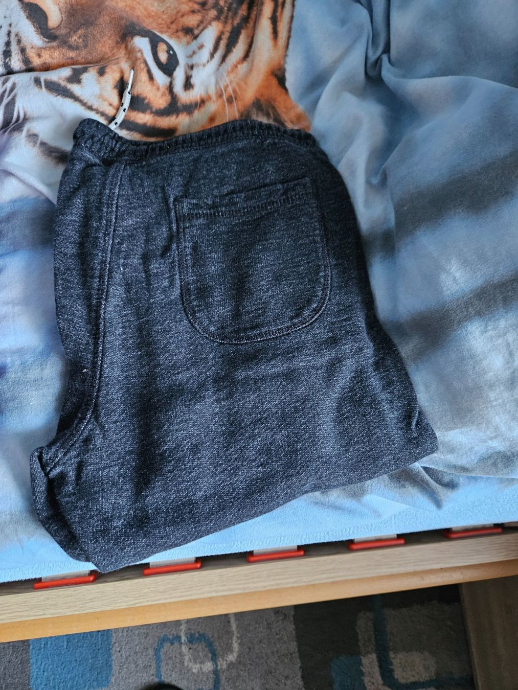 Pantaloni: 2 Joggings gris et noir – Nuovo (secondo la descrizione) da Ferpicloz venduto da Olivier_Jut