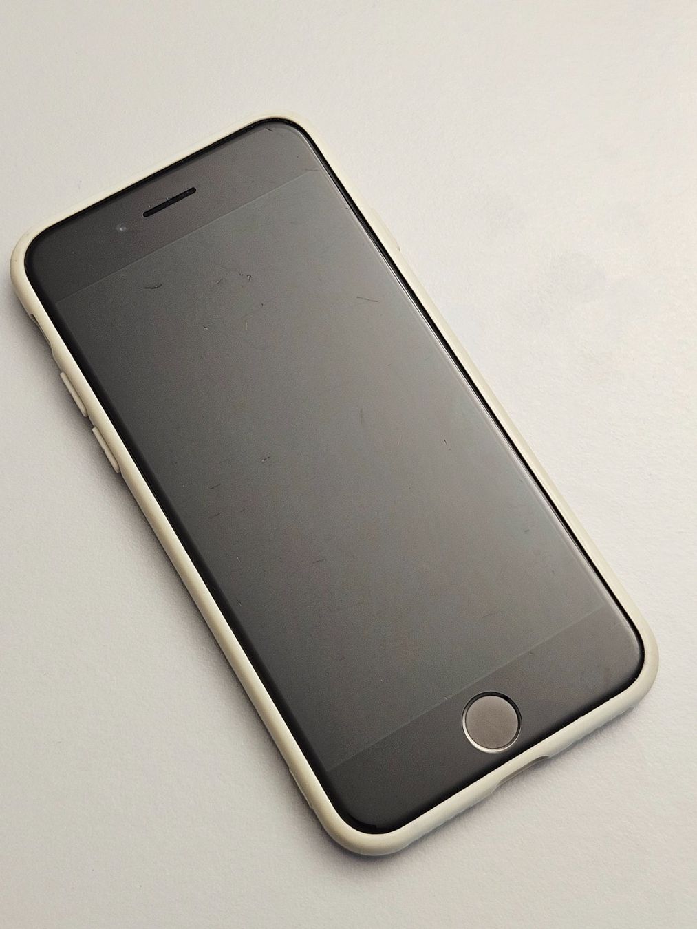 Apple Telefoni cellulari / Smartphones: iPhone SE mit 64GB in gutem Zustand – Usato da Hinwil venduto da 97 7