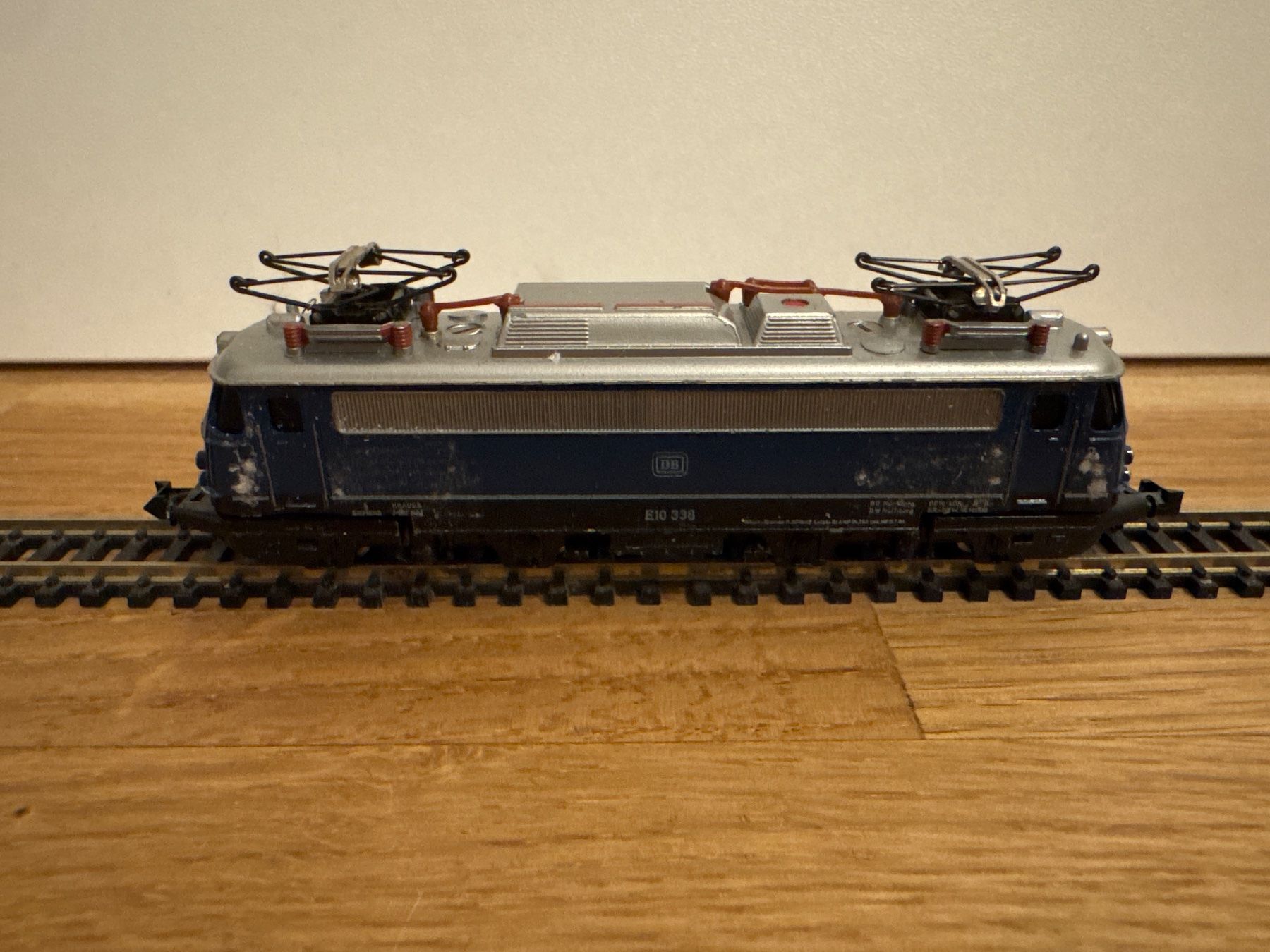 Trix Modellini di ferrovie: Minitrix 2932 DB E-Lok E10 338 – Usato da Schlierbach venduto da Look8 3
