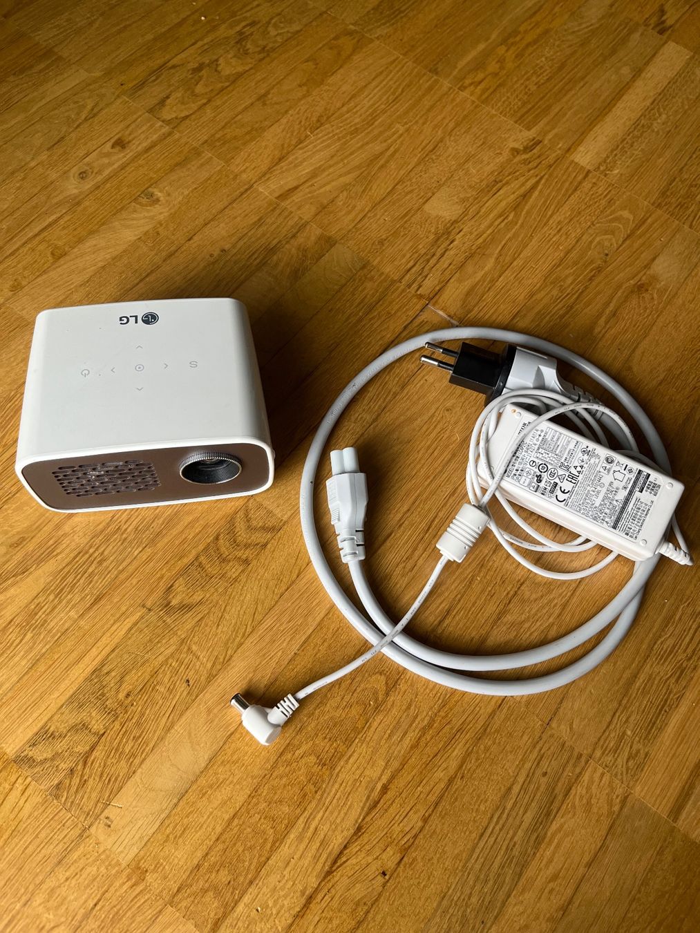 LG Vidéoprojecteurs: Beamer LG PH300 – D'occasion à Zürich par cha_wl5f 1