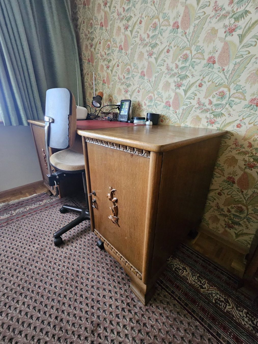 Schreibtische: Bureau à caisson en chêne – Gebraucht aus Täuffelen von noe_rtj9 1