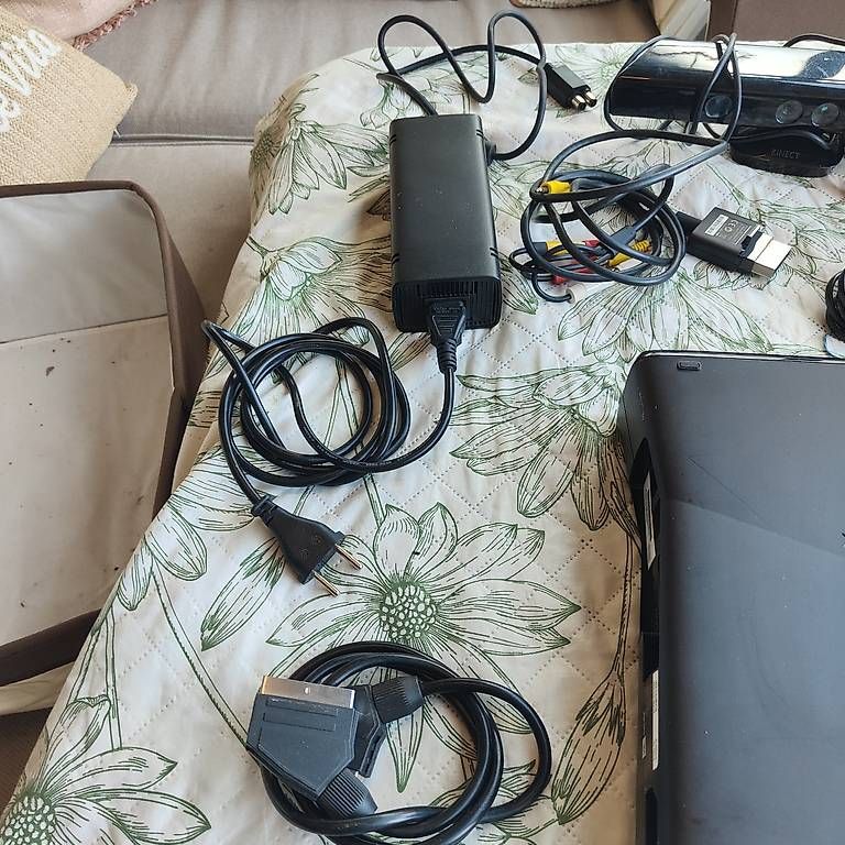 Consoles: Xbox 360 Slim Kinect 2 controller 15 giochi  – D'occasion à Losone par mar_n5ds 1
