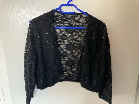 Elegante Bolero Jacke, schwarz, mit Spitze und Pailletten