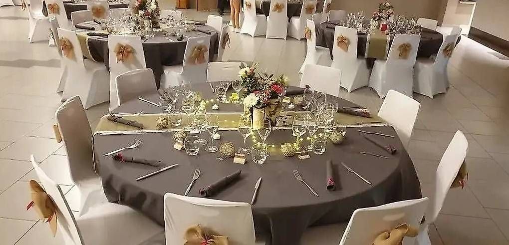 Tessuti: 12 Nappes et 100 serviettes mariage grises 100% coton – Usato da Les Genevez JU venduto da aur_h6r6