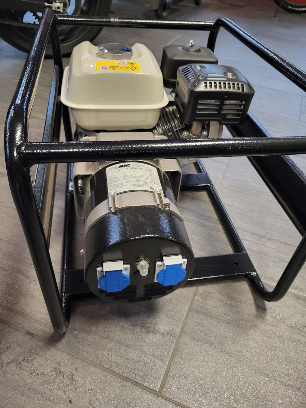 Generatori di corrente: Genmac Generator RG4000 – Nuovo e nell'imballaggio originale da Ilanz venduto da garageallenspach 1
