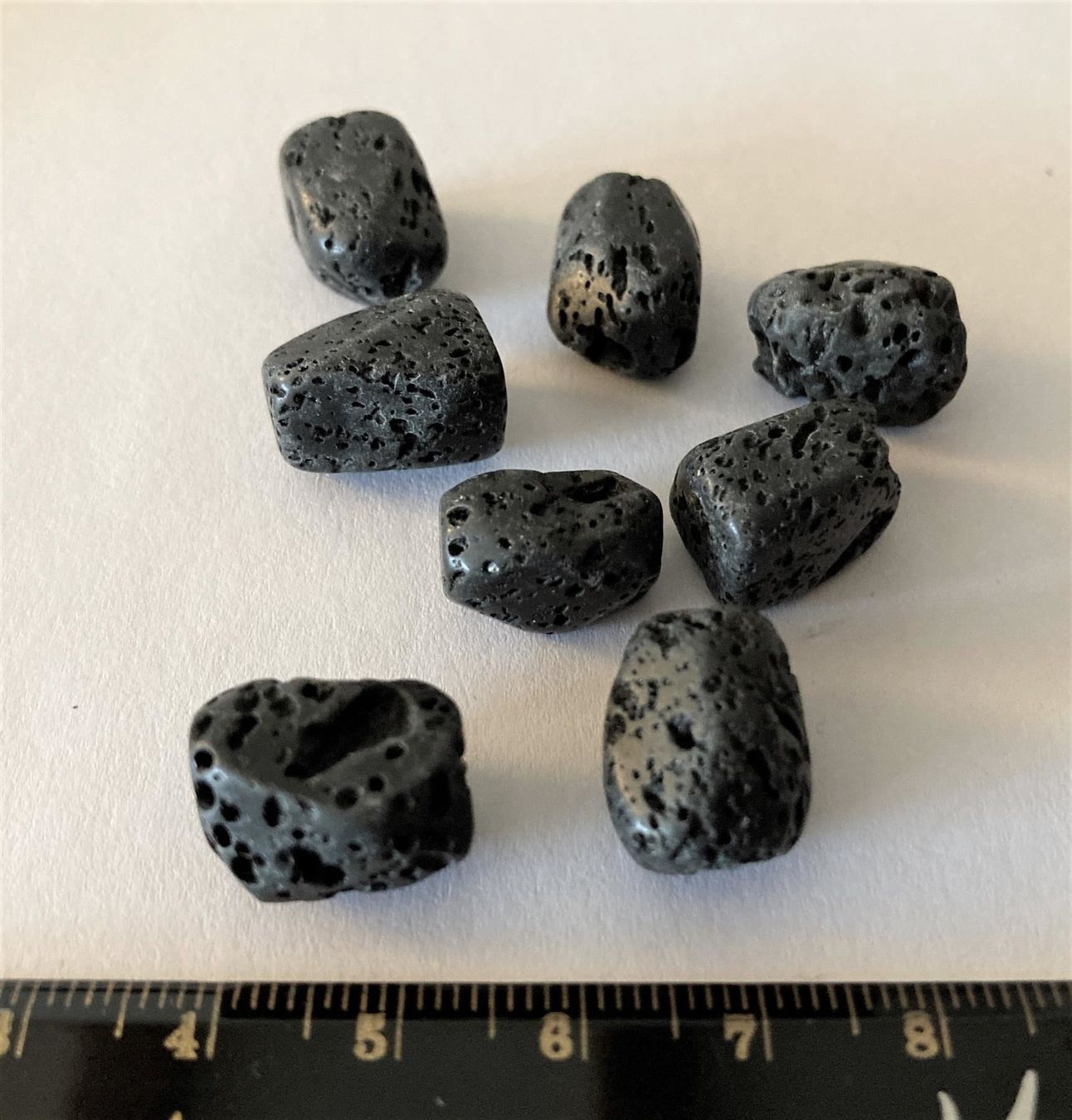 Perle (finte): Lot 8 perles Lave noire / Lava – Nuovo e nell'imballaggio originale da Goumoens-la-Ville venduto da brandonv