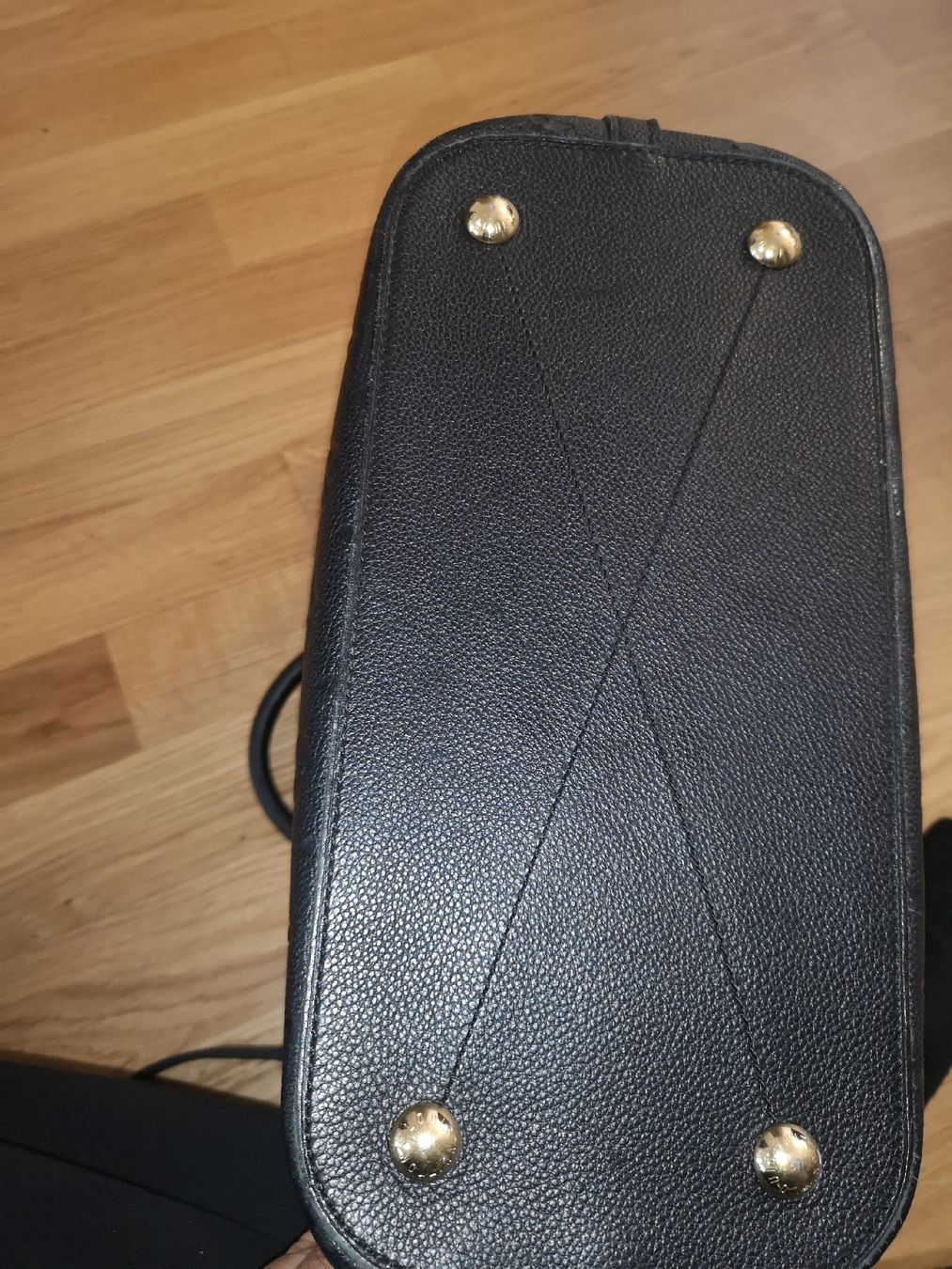 Louis Vuitton Borse da donna: Luis Vuitton Ledertasche schwarz Top Zustand – Usato da Dietikon venduto da pokerface5 2