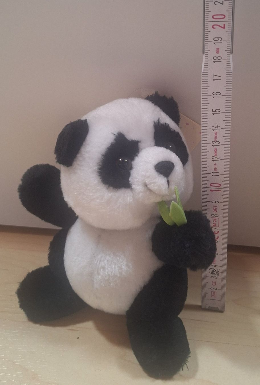 Spielzeuge: Plüschtier Pandabär mit Bambus, ca 17cm – Neu (gemäss Beschreibung) aus Zug von Sdoerfli 1