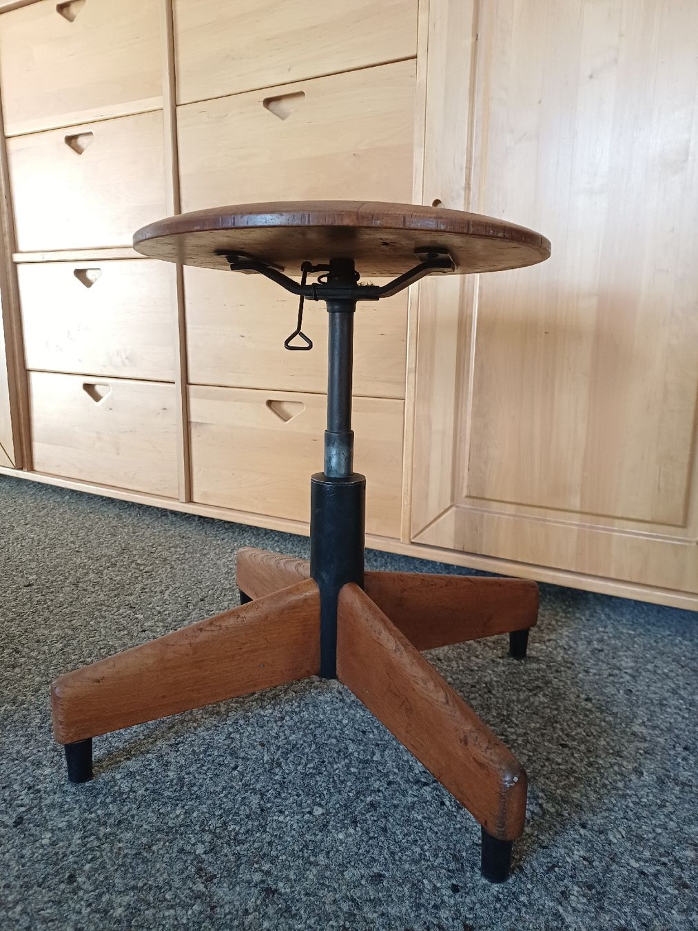 Hocker: Vintage Werkstatthocker aus Holz – Gebraucht aus Domat-ems von Gr8wood 3