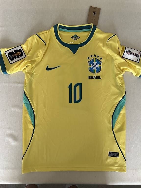 Canottiere & Pantaloni: Neymar Jr 10 Trikot – Usato da Birr venduto da rob_d6wl