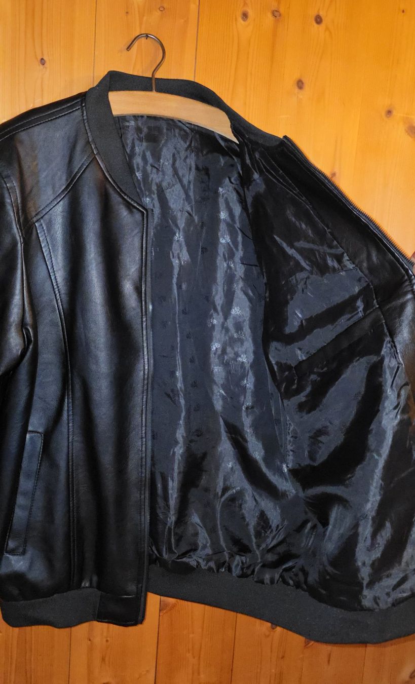 Giacche: Stylische schwarze Bomberjacke – Usato da Wald ZH venduto da swi_lzk6 4