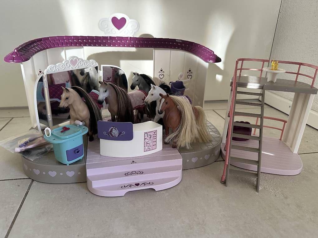 Giocattoli: Schleich Pferde mit Salon – Usato da Oberwangen TG venduto da Samantha.Shirai